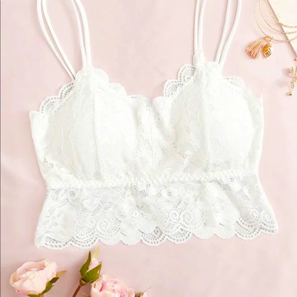 PLUS SIZE WHITE SCALLOP TRIM FLORAL LACE BRALETTE